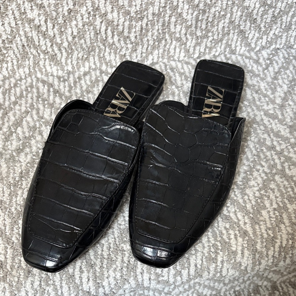 Zara Black Croc-Patterned Slip-On Shoes